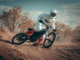 2026 Zero XB sahkomopo Action-009
